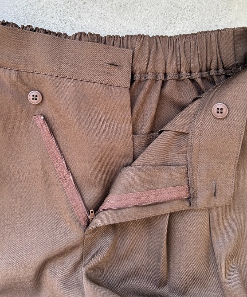 AIC.（エーアイシー）の「アシンメトリータックワイドパンツ（スラックス・レディース・ピンク/ブラウン/ブラック・SMALL/MEDIUM）」の9枚目の写真