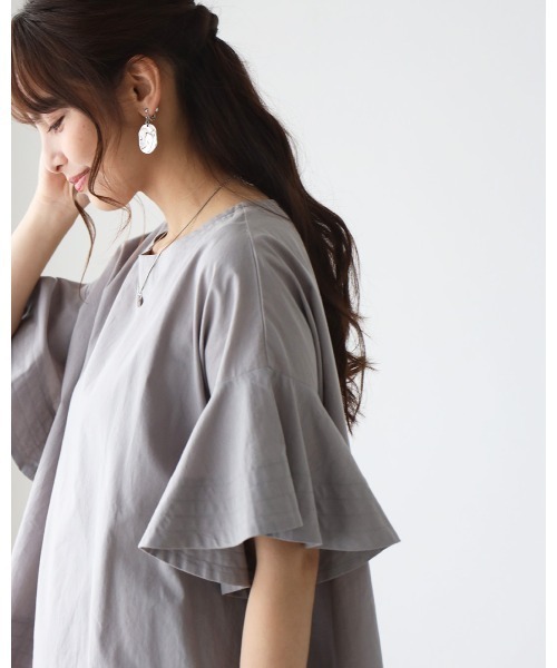 Ehre style(エーレスタイル)の「夏のコーデも 気楽にきちんと 揺れ袖トップス(シャツ/ブラウス・レディース・ブラック/グレー・FREE)」の2枚目の写真