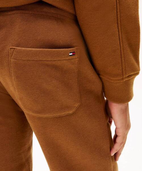 TOMMY HILFIGER（トミーヒルフィガー）の「BOYS カレッジロゴプリントスエットパンツ（スウェットパンツ・キッズ・ブラウン系その他・150cm/140cm/130cm/160cm）」の4枚目の写真