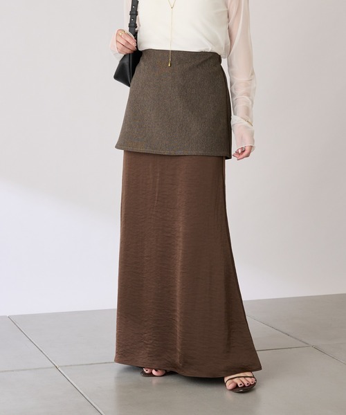 COLLAGE GALLARDAGALANTE（コラージュガリャルダガランテ）の「レイヤードサテンスカート/gemeilコラボ（スカート・レディース・ブラウン/ブラック・FREE）」の2枚目の写真