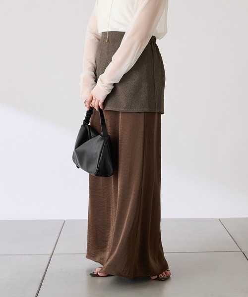 COLLAGE GALLARDAGALANTE（コラージュガリャルダガランテ）の「レイヤードサテンスカート/gemeilコラボ（スカート・レディース・ブラウン/ブラック・FREE）」の13枚目の写真