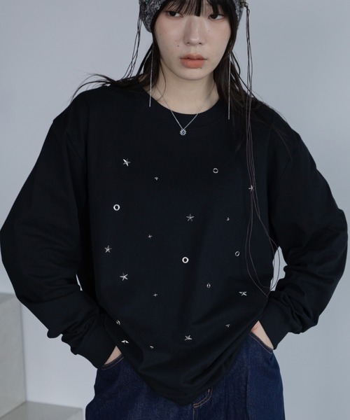 VACANCY(ヴァカンシー)の「ランダムスタッツロングTシャツ/ユニセックス/新色追加(Tシャツ/カットソー・レディース・ホワイト/チャコールグレー/ブラック・FREE)」の2枚目の写真