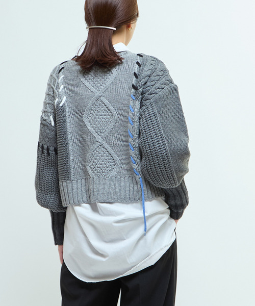 CONVERSE TOKYO(コンバーストウキョウ)の「PATCHWORK STITCH CABLE KNIT(ニット/セーター・レディース・グレー/ホワイト・FREE)」の5枚目の写真
