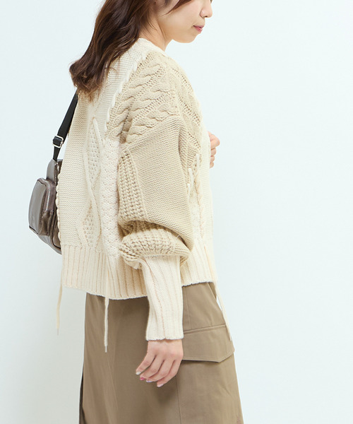 CONVERSE TOKYO(コンバーストウキョウ)の「PATCHWORK STITCH CABLE KNIT(ニット/セーター・レディース・グレー/ホワイト・FREE)」の6枚目の写真