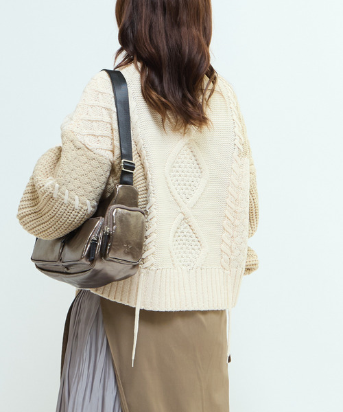 CONVERSE TOKYO(コンバーストウキョウ)の「PATCHWORK STITCH CABLE KNIT(ニット/セーター・レディース・グレー/ホワイト・FREE)」の3枚目の写真