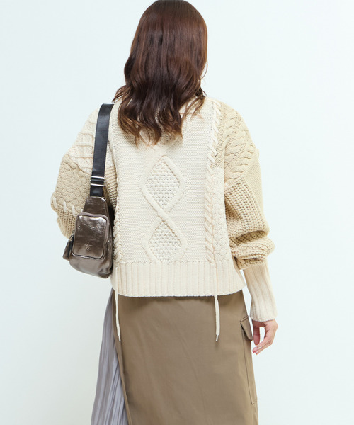 CONVERSE TOKYO(コンバーストウキョウ)の「PATCHWORK STITCH CABLE KNIT(ニット/セーター・レディース・グレー/ホワイト・FREE)」の9枚目の写真