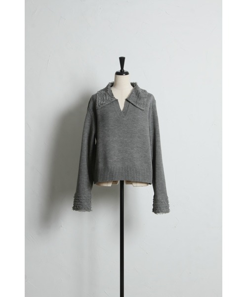 ARVELLIA(アルベリア)の「FRINGE COLLAR KNIT SWEATER(ニット/セーター・レディース・ブラック/アイボリー/グレー・M)」の6枚目の写真