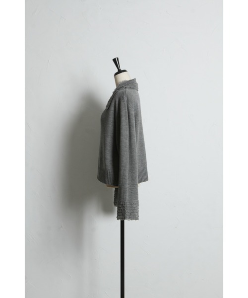 ARVELLIA(アルベリア)の「FRINGE COLLAR KNIT SWEATER(ニット/セーター・レディース・ブラック/アイボリー/グレー・M)」の7枚目の写真