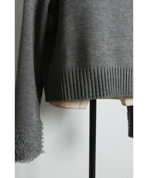 ARVELLIA(アルベリア)の「FRINGE COLLAR KNIT SWEATER(ニット/セーター・レディース・ブラック/アイボリー/グレー・M)」の11枚目の写真