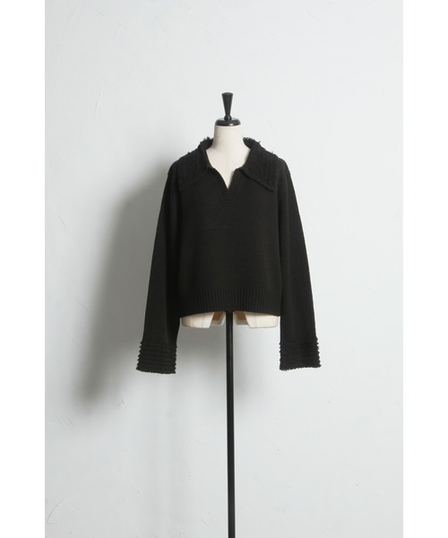 ARVELLIA(アルベリア)の「FRINGE COLLAR KNIT SWEATER(ニット/セーター・レディース・ブラック/アイボリー/グレー・M)」の5枚目の写真