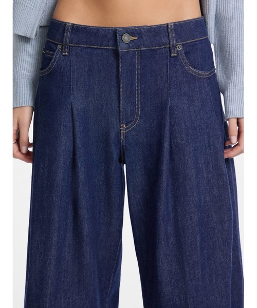 GUESS JEANS(ゲスジーンズ)の「GUESS JEANS G12 Pleated Extra Wide Leg デニムパンツ ワイドジーンズ レディース(デニムパンツ・レディース・ダークインディゴブルー・26inch/24inch/25inch/27inch/28inch)」の14枚目の写真