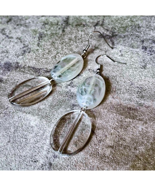 tone(トーン)の「【Willija】金属アレルギー対応《Evil clear》透明ビーズのピアス(MA)(ピアス(両耳用)・レディース・ホワイト/ゴールド・FREE)」の2枚目の写真