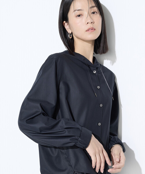 Gabardine K.T(ギャバジンケーティー)の「マイクロスパン フード付きブラウス(シャツ/ブラウス・レディース・ライトグレー/ブラック/オフホワイト・9号)」の21枚目の写真