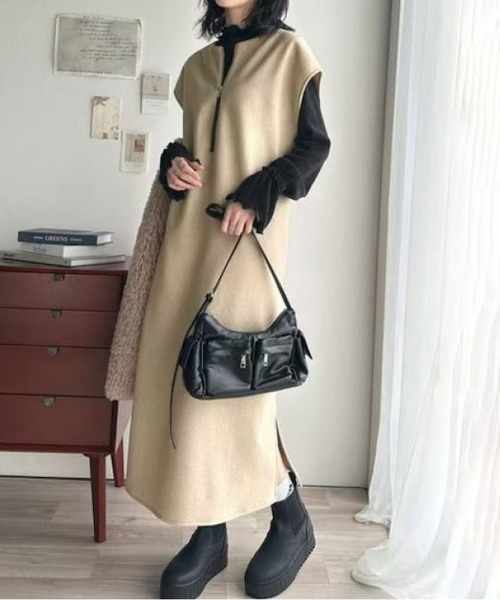 MAISON DE THERESE（メゾン ド テレーズ）の「Vネック スリット ウール ベストドレス（ドレス・レディース・ブラック/ベージュ・M）」の5枚目の写真