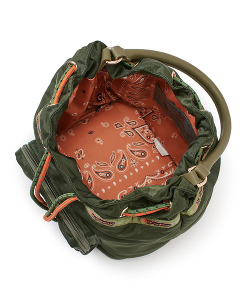 LeSportsac（レスポートサック）の「W DRAWSTRING CHAIN BAG ガイアフレームCD（ショルダーバッグ・レディース・グリーン・FREE）」の8枚目の写真