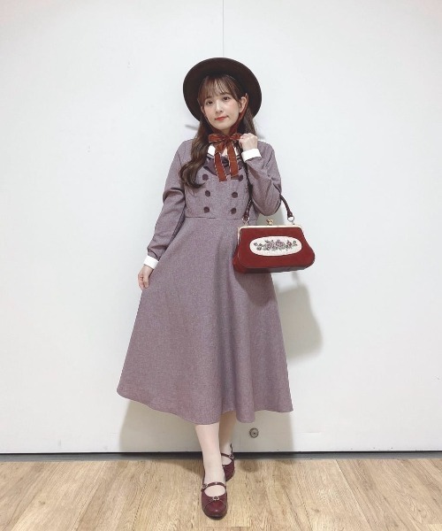 an another angelus（アンアナザーアンジェラス）の「クレリックダブルカラータイ付きワンピース/fint フィント（ワンピース・レディース・ボルドー/グレー・FREE）」の9枚目の写真