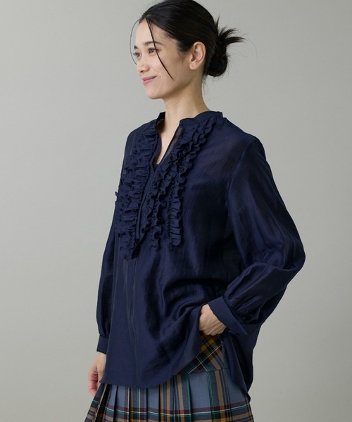 INED（イネド）の「ミクスチャー分繊 ラッフルブラウス（シャツ/ブラウス・レディース・アイボリー/ネイビー・9号/11号）」の8枚目の写真