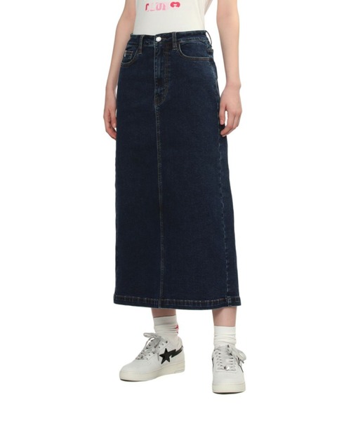 APEE BY A BATHING APE（エイピーバイアベイシングエイプ）の「EMBOSSED UNWASHED DENIM MAXI SKIRT #1（デニムスカート・レディース・インディゴブルー・SMALL/X-SMALL）」の2枚目の写真