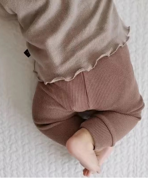 Bambin(ボンバン)の「【 Bambin / ボンバン 】 くま ワッペン ワッフル レギンス(レギンス/スパッツ・キッズ・ナチュラル/ブラウン・70/80/90)」の4枚目の写真