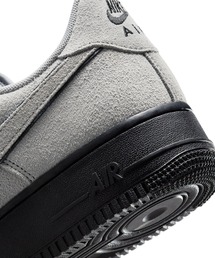 NIKE（ナイキ）の「NIKE AIR FORCE 1 07 LV8 HQ1966-001（スニーカー