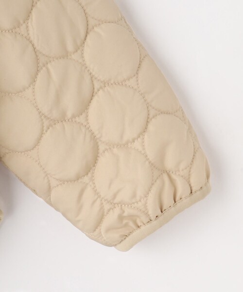 SHOO・LA・RUE（シューラルー）の「【100-150cm/撥水】キルト×ファーリバーシブルブルゾン（ブルゾン・キッズ・ブラック/ナチュラル・10/11/12/13/14/15 ）」の6枚目の写真