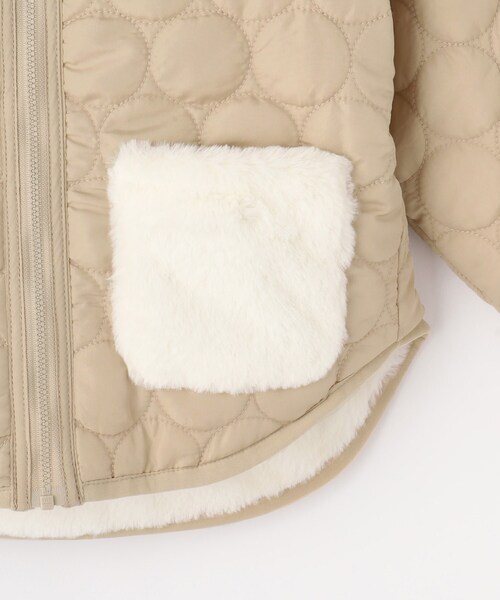 SHOO・LA・RUE（シューラルー）の「【100-150cm/撥水】キルト×ファーリバーシブルブルゾン（ブルゾン・キッズ・ブラック/ナチュラル・10/11/12/13/14/15 ）」の7枚目の写真