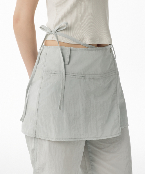 MUSINSA STANDARD WOMAN（ムシンサスタンダードウーマン）の「ウィメンズナイロンラップスカートパンツ[アッシュグレー]（その他パンツ・レディース・その他・30/26/27/28/29/24/25）」の2枚目の写真