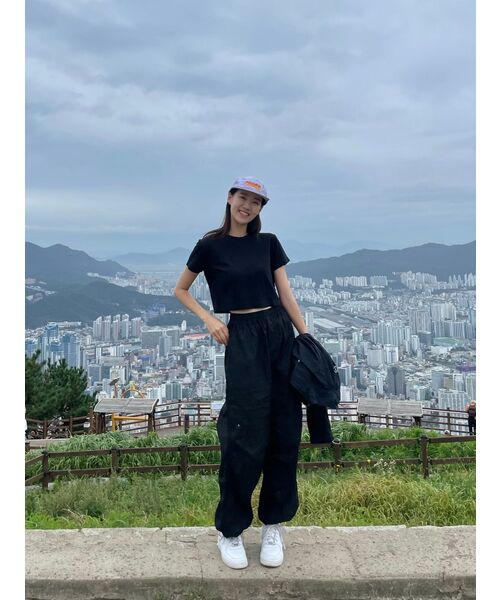 MUSINSA STANDARD WOMAN（ムシンサスタンダードウーマン）の「ウィメンズクルーネッククロップTシャツ[ブラック]（Tシャツ/カットソー・レディース・その他・LARGE/X-SMALL/SMALL/MEDIUM）」の6枚目の写真