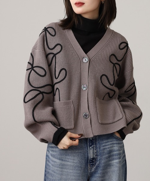 EGLANTINE（エグランティーヌ）の「EGLANTINE コード刺繍カーディガン（カーディガン/ボレロ・レディース・カーキ/チャコールグレー/グレー・38）」の3枚目の写真
