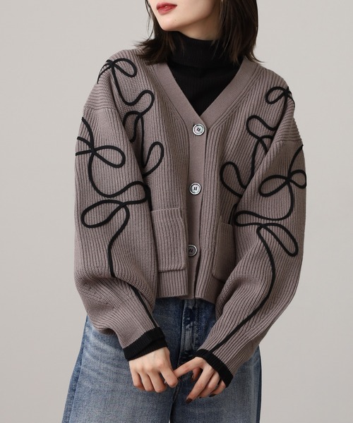 EGLANTINE（エグランティーヌ）の「EGLANTINE コード刺繍カーディガン（カーディガン/ボレロ・レディース・カーキ/チャコールグレー/グレー・38）」の4枚目の写真