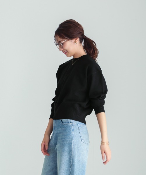 Emilyan(エミリアン)の「【 手洗いできる 】 スウェットライク・バックジップニットプルオーバー(ニット/セーター・レディース・ライトベージュ/ブラック/レッド・M)」の15枚目の写真