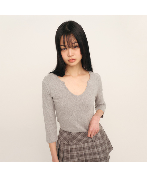 CURETTY(キュリティ)の「C 90S LINE SLIT NECK T-SHIRT_GREY(Tシャツ/カットソー・レディース・グレー・SMALL)」の1枚目の写真