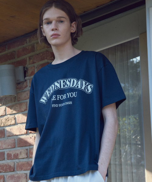WEDNESDAY OASIS(ウェンズデーオアシス)の「シグネチャーカーブロゴ半袖Tシャツ_NAVY(W25-TP21)(Tシャツ/カットソー・メンズ・ネイビー・MEDIUM/LARGE)」の3枚目の写真