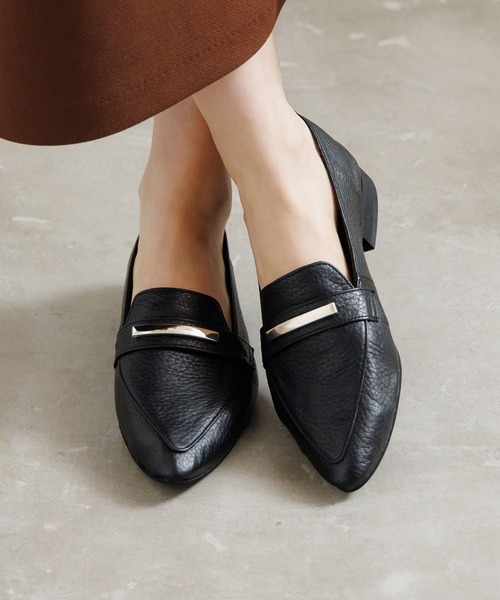 HIMIKO(ヒミコ)の「【HIMIKO】メタルバーポインテッドローファー/661101(ローファー・レディース・アイボリー/ブラック/ブルー・26.5cm/26.0cm/25.5cm/25.0cm/24.5cm/24.0cm/23.5cm/23.0cm/22.5cm/22.0cm/21.5cm)」の1枚目の写真