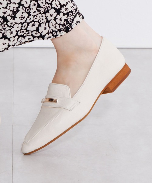 HIMIKO(ヒミコ)の「【HIMIKO】メタルバーポインテッドローファー/661101(ローファー・レディース・アイボリー/ブラック/ブルー・26.5cm/26.0cm/25.5cm/25.0cm/24.5cm/24.0cm/23.5cm/23.0cm/22.5cm/22.0cm/21.5cm)」の4枚目の写真