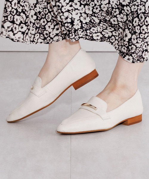 HIMIKO(ヒミコ)の「【HIMIKO】メタルバーポインテッドローファー/661101(ローファー・レディース・アイボリー/ブラック/ブルー・26.5cm/26.0cm/25.5cm/25.0cm/24.5cm/24.0cm/23.5cm/23.0cm/22.5cm/22.0cm/21.5cm)」の5枚目の写真