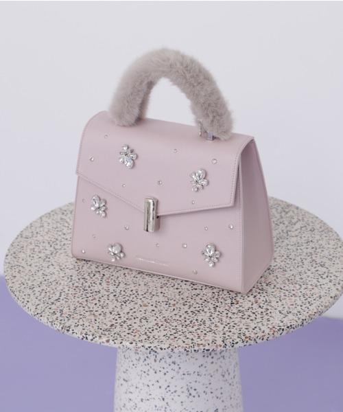 JILL by JILL STUART（ジルバイジルスチュアート）の「◇ランダムビジューファーハンドルバッグ（ハンドバッグ・レディース・レッド/ピンク/ホワイト/グレー・FREE）」の3枚目の写真