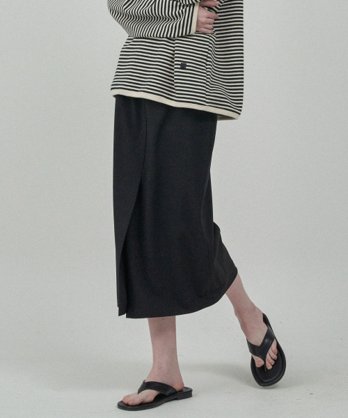 MOTT(モット)の「ニューベーシックスリットスカート-ブラック(スカート・レディース・その他・SMALL/MEDIUM)」の2枚目の写真