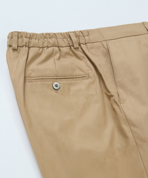BELLIEF（ベリーフ）の「Gabardine cotton Single Pleat banding chino (Khaki)（その他パンツ・メンズ・その他・MEDIUM/LARGE/X-LARGE）」の4枚目の写真