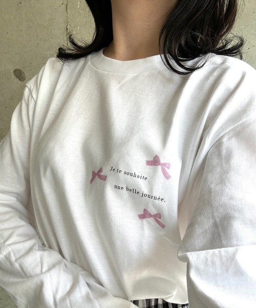 etta(エタ)の「ガーリーリボンプリントロンT/長袖Tシャツ(Tシャツ/カットソー・レディース・ピンク/ブルー・MEDIUM/LARGE/SMALL)」の1枚目の写真