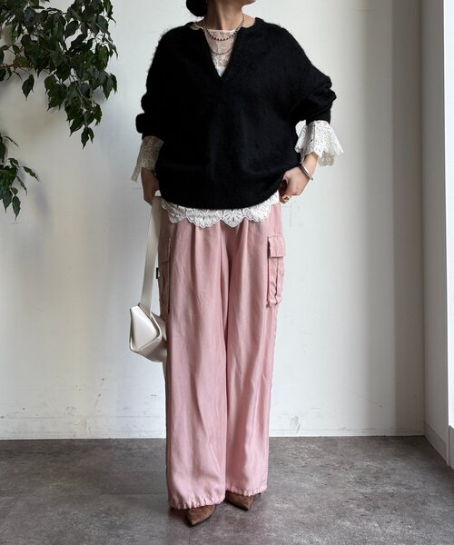 DouDou（ドゥドゥ）の「深Vスリットニット（ニット/セーター・レディース・ライトベージュ/ブラック/グレー/ブルー・FREE）」の5枚目の写真