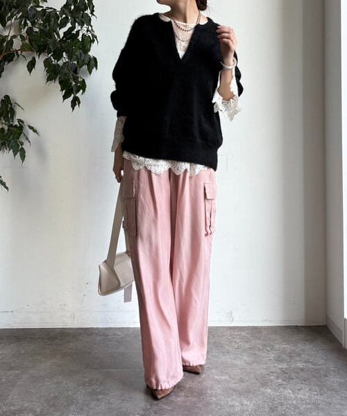 DouDou（ドゥドゥ）の「深Vスリットニット（ニット/セーター・レディース・ライトベージュ/ブラック/グレー/ブルー・FREE）」の8枚目の写真