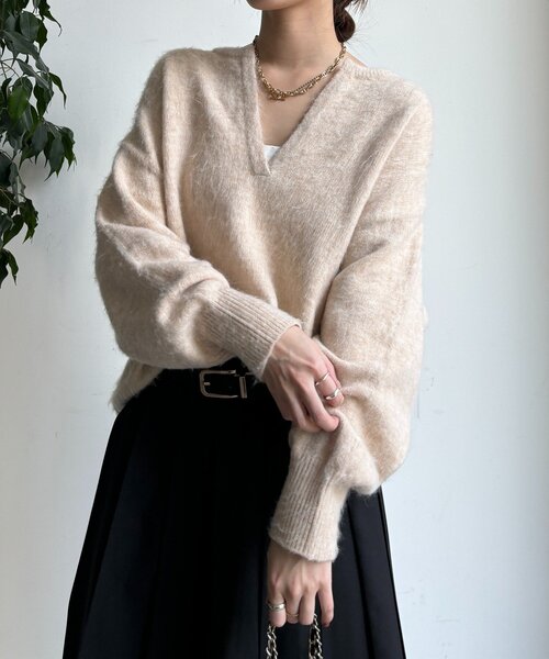 DouDou（ドゥドゥ）の「深Vスリットニット（ニット/セーター・レディース・ライトベージュ/ブラック/グレー/ブルー・FREE）」の14枚目の写真