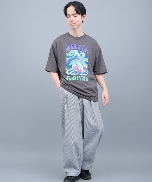 チチカカ（チチカカ）の「カラフルソンクラーンプリントＴシャツ【ユニセックス】（Tシャツ/カットソー・メンズ・カラフル/チャコールグレー・LARGE/MEDIUM）」の3枚目の写真