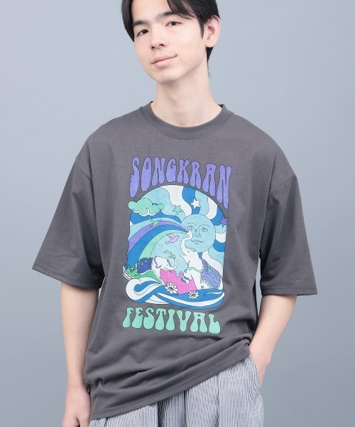 チチカカ（チチカカ）の「カラフルソンクラーンプリントＴシャツ【ユニセックス】（Tシャツ/カットソー・メンズ・カラフル/チャコールグレー・LARGE/MEDIUM）」の4枚目の写真