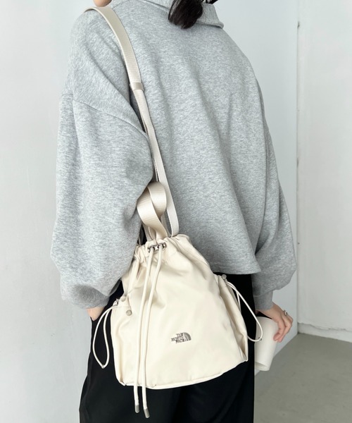 THE NORTH FACE(ザノースフェイス)の「THE NORTH FACE(ザ・ノースフェイス)/軽量 巾着バッグ バケットバッグ ミニショルダーバッグ/BONNEY BUCKET BAG MINI(ショルダーバッグ・レディース・クリーム/ブラック/グレー/ブラック系その他・FREE)」の21枚目の写真