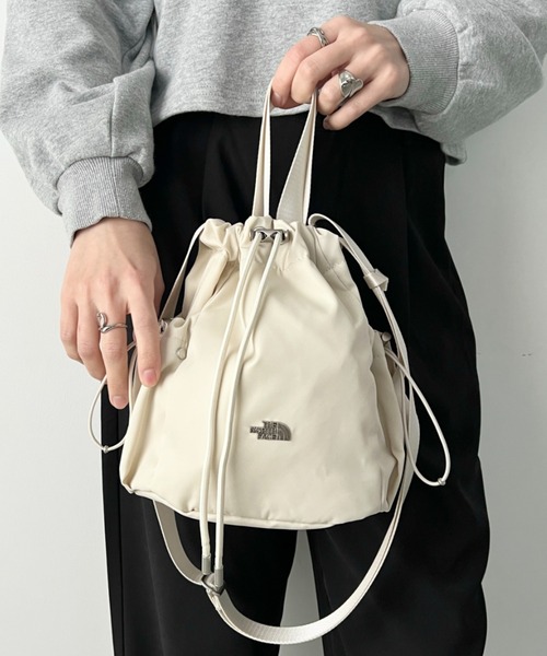 THE NORTH FACE(ザノースフェイス)の「THE NORTH FACE(ザ・ノースフェイス)/軽量 巾着バッグ バケットバッグ ミニショルダーバッグ/BONNEY BUCKET BAG MINI(ショルダーバッグ・レディース・クリーム/ブラック/グレー/ブラック系その他・FREE)」の14枚目の写真