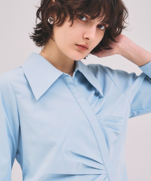 ARVELLIA(アルベリア)の「FOLD FLOW SHIRT(シャツ/ブラウス・レディース・ホワイト/サックスブルー・M)」の2枚目の写真