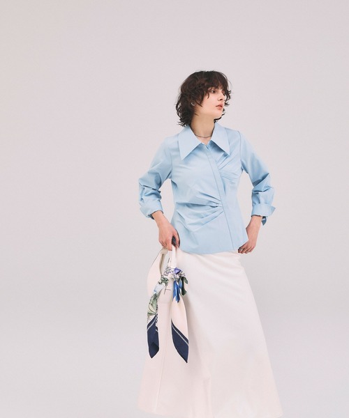 ARVELLIA(アルベリア)の「FOLD FLOW SHIRT(シャツ/ブラウス・レディース・ホワイト/サックスブルー・M)」の4枚目の写真