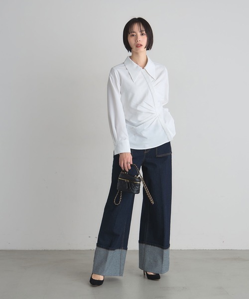 ARVELLIA(アルベリア)の「FOLD FLOW SHIRT(シャツ/ブラウス・レディース・ホワイト/サックスブルー・M)」の5枚目の写真